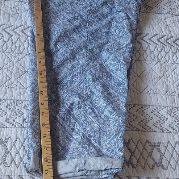 Chico's Women's Blue Pands Cargo Capri Crop Size 8 - Picture 11 of 15